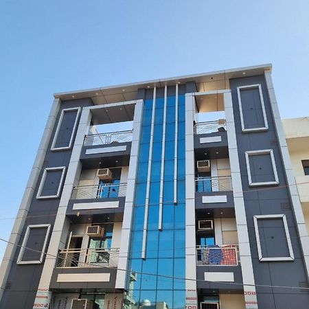 Hotel O Greno House Near Pvr Ansal Plaza Грейтър Нойда Екстериор снимка