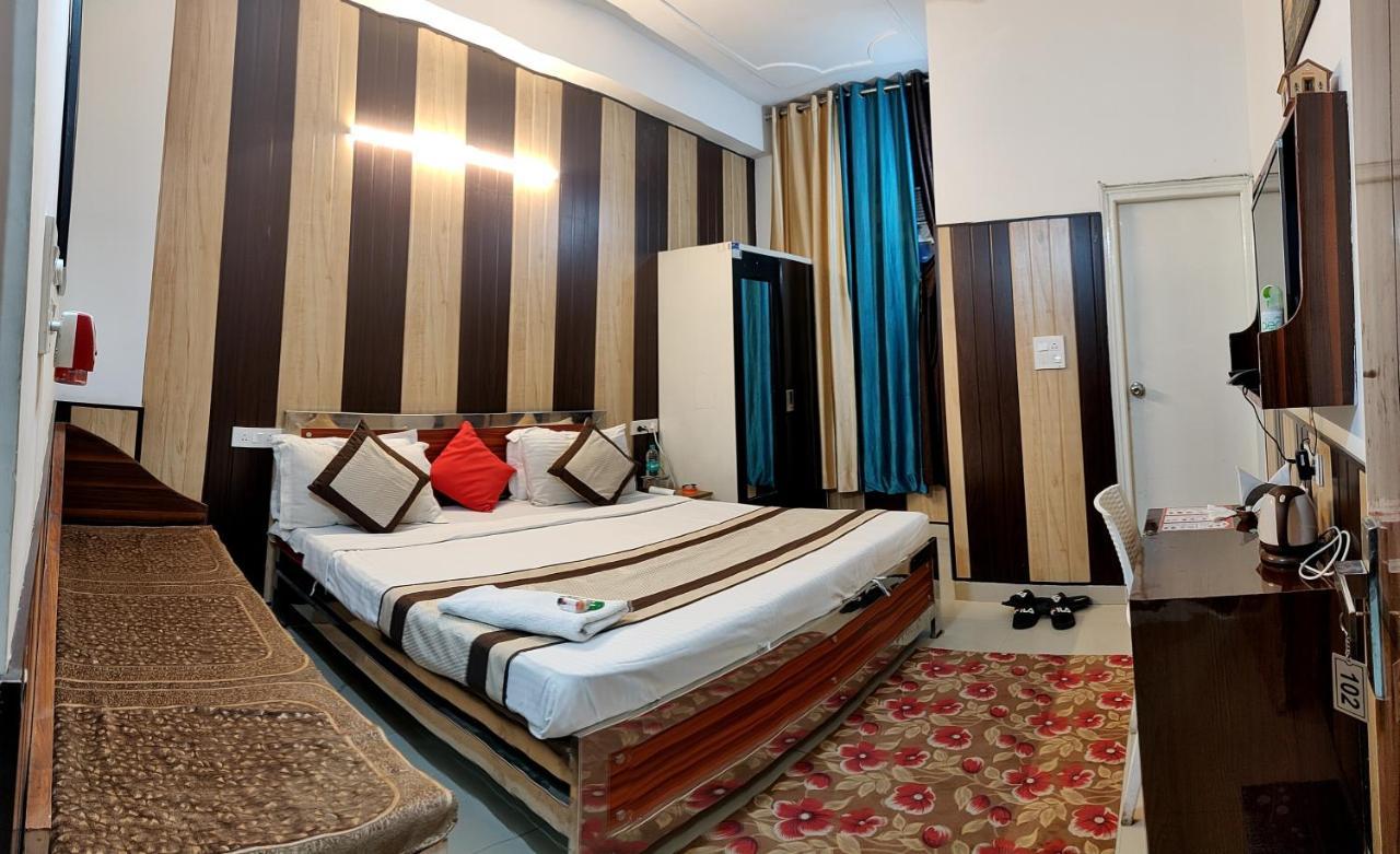 Hotel O Greno House Near Pvr Ansal Plaza Грейтър Нойда Екстериор снимка
