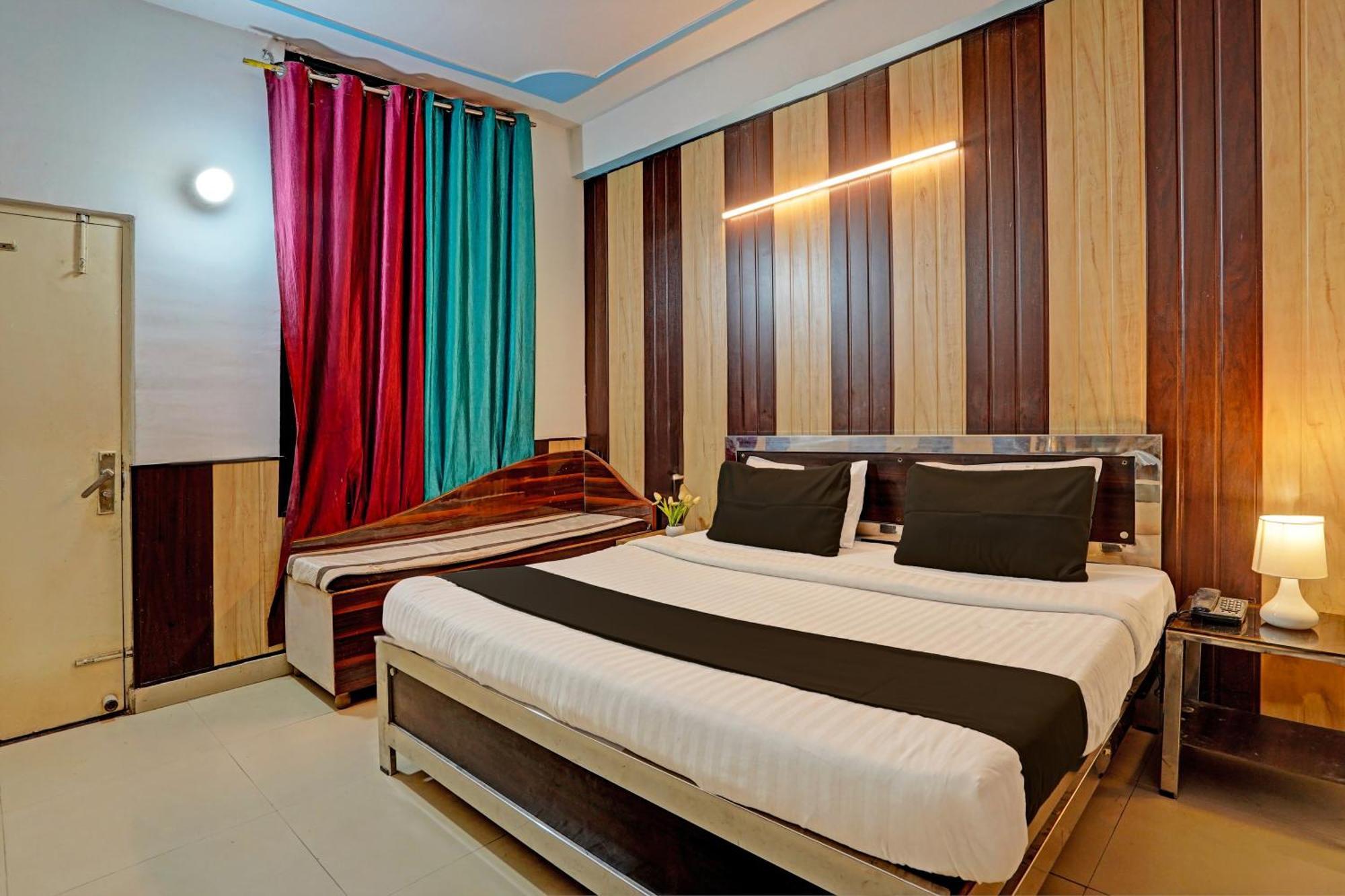 Hotel O Greno House Near Pvr Ansal Plaza Грейтър Нойда Екстериор снимка