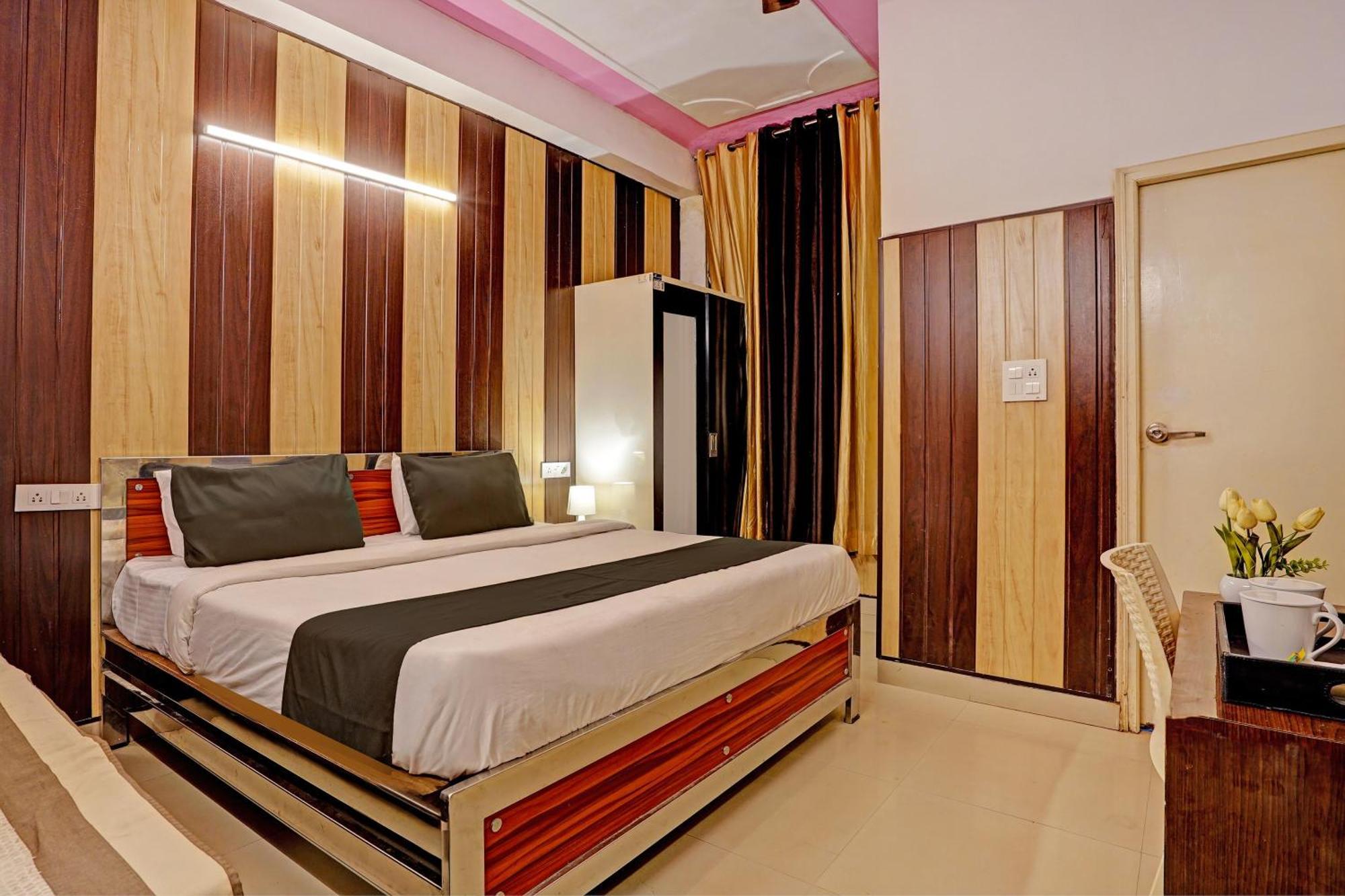 Hotel O Greno House Near Pvr Ansal Plaza Грейтър Нойда Екстериор снимка