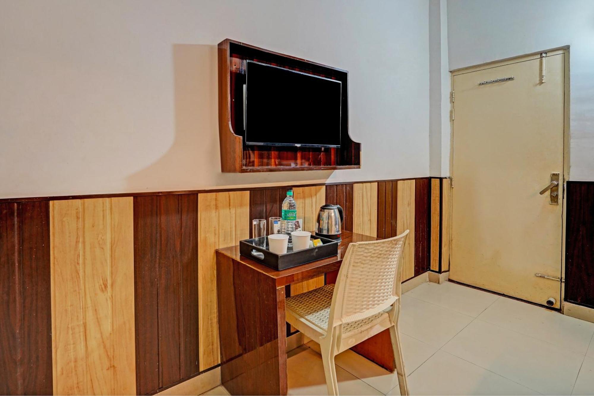 Hotel O Greno House Near Pvr Ansal Plaza Грейтър Нойда Екстериор снимка